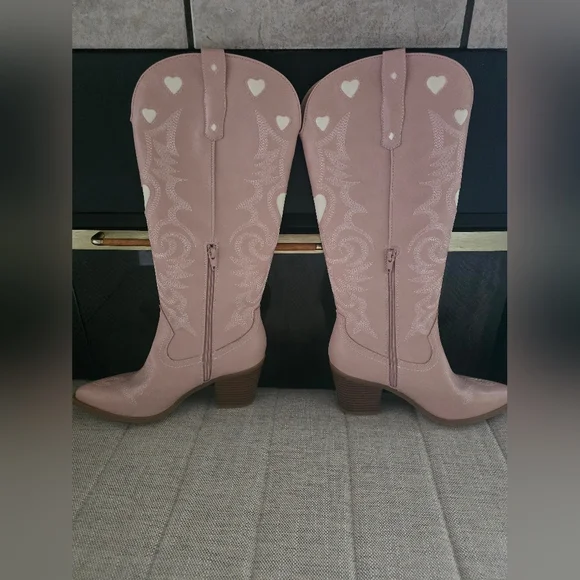 NEW Faux Leather Pink Heart Western-Style Women's Cowboy Boots Size 8 - Picture 4 of 10